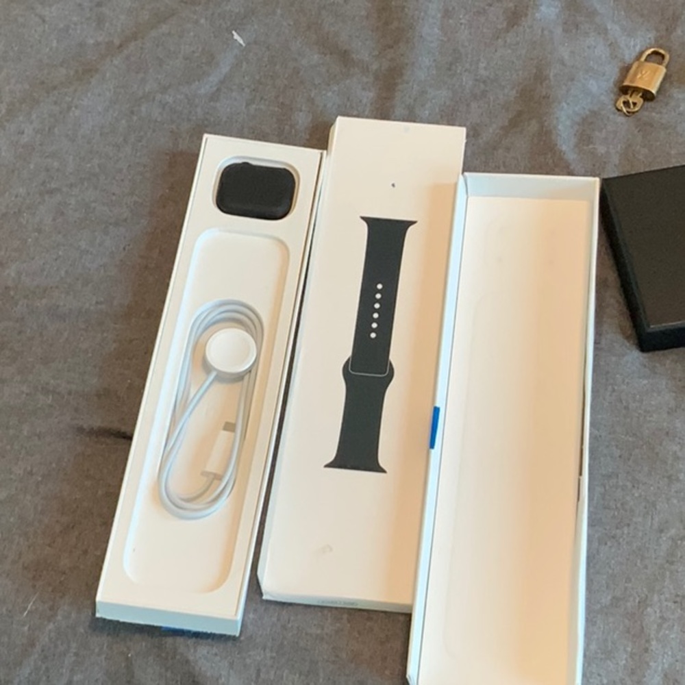 NWT/NIP Apple Watch 8 41mm Midnight